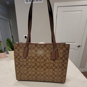 NWT Coach Nina Tote Bag Carryall In Signature Canvas Khaki Saddle CL399